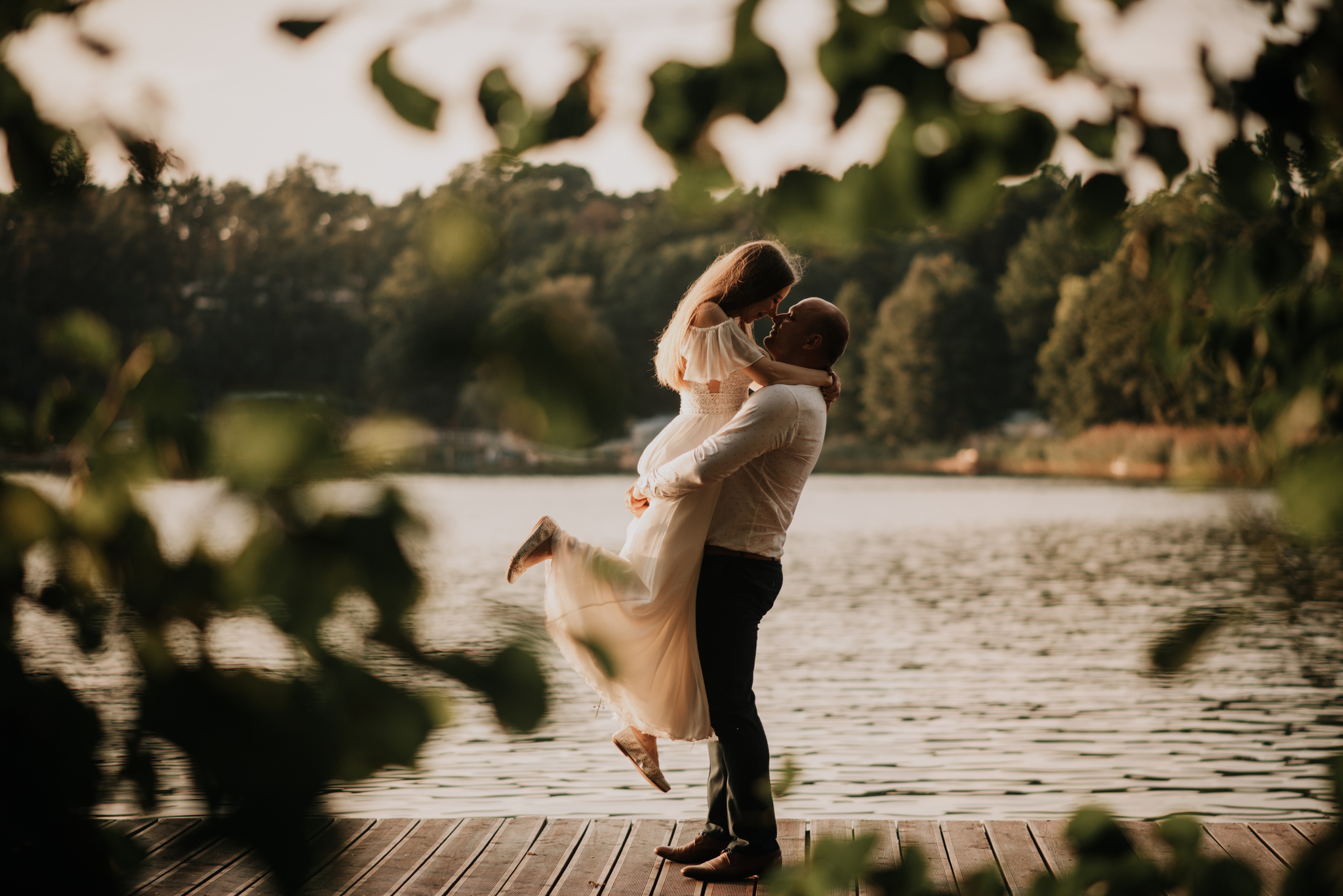 sesja ślubna w plenerze pary młodej w lubniewicach