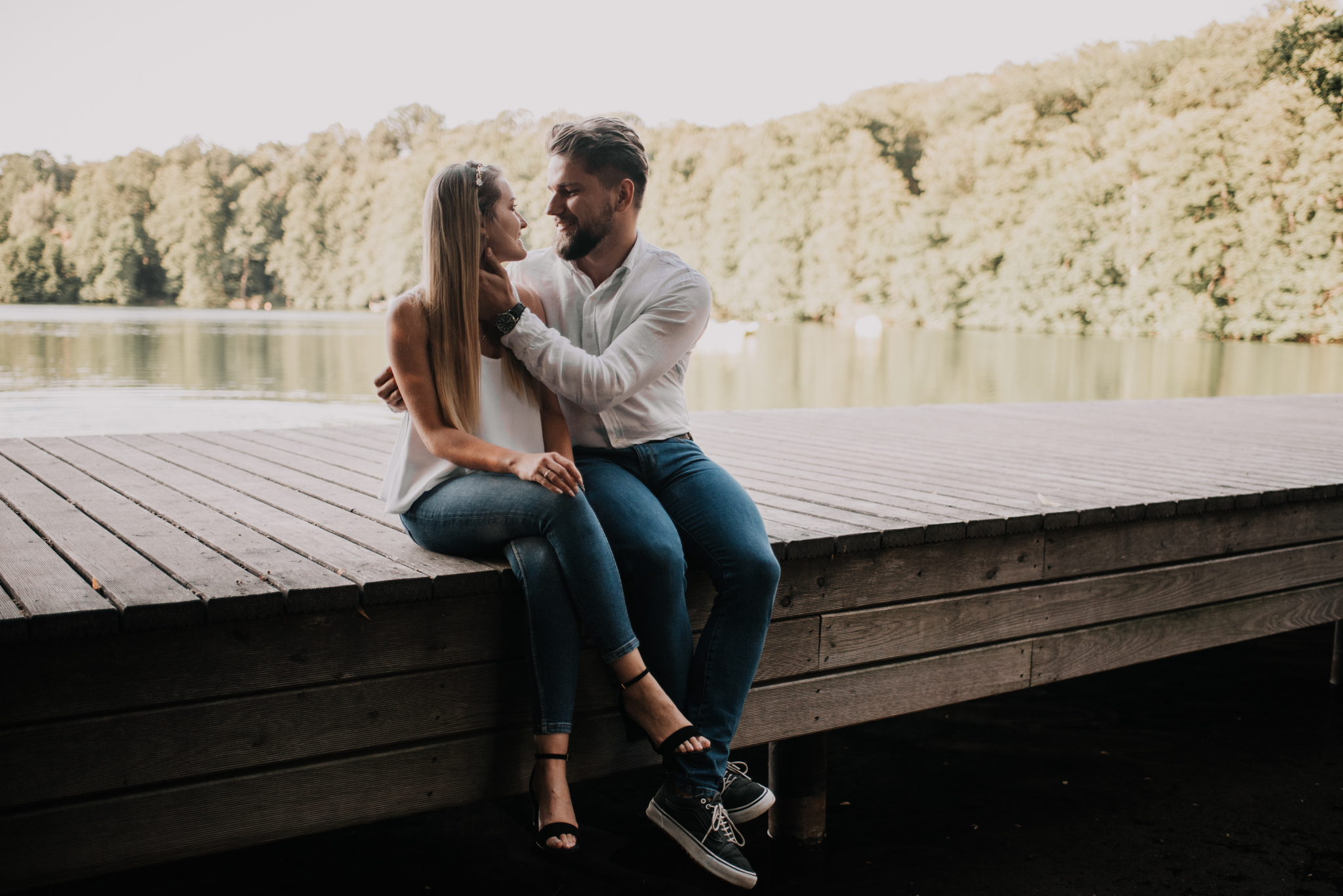 sesja narzeczeńska zdjęcia w plenerze nad jeziorem fotograf ślubny gorzów szczecin