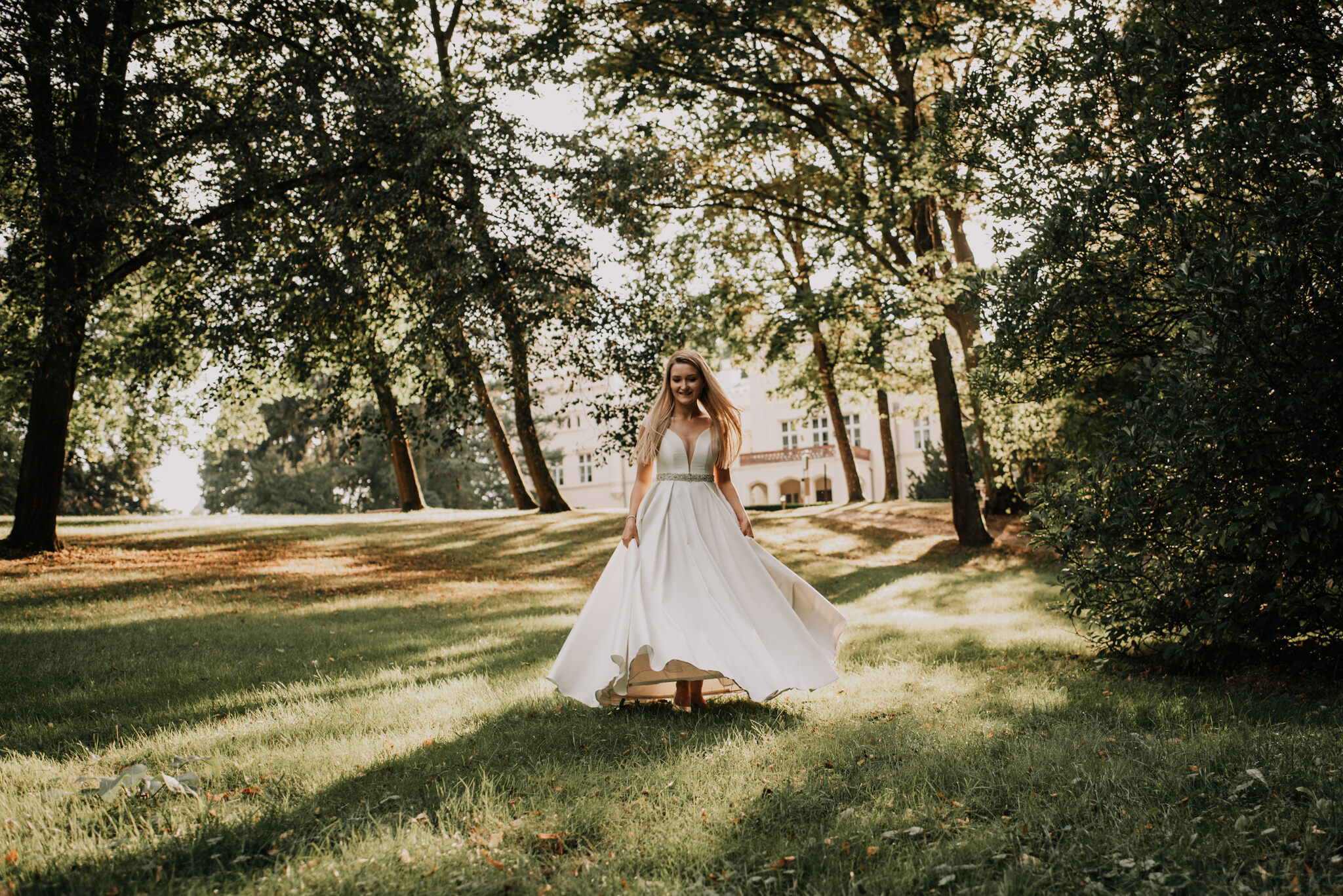 przepiękna panna młoda sesja fotograficzna pałac mierzęcin